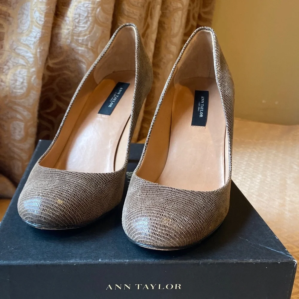 Ann Taylor Textured Tan Heels